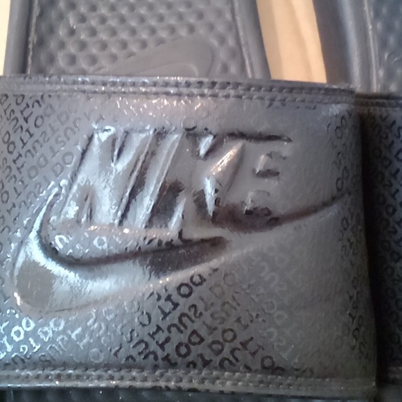 NIKE SLIDES SIZE 9M - Picture 2 of 4